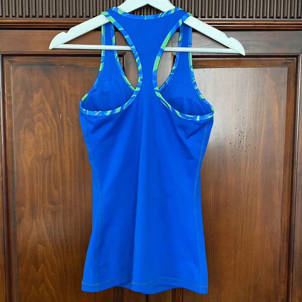 Lilly Pulitzer Luxletic Asana Bra Tank USP 50+ Ocean Blue multi trim Sz XS - Picture 2 of 16